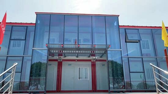 外置玻璃幕墙的打包式集装箱活动房图