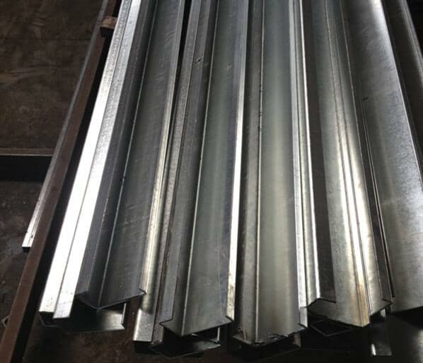 箱房框架底梁设计图