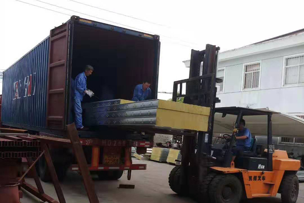 箱房底部集装箱吊角间设计图