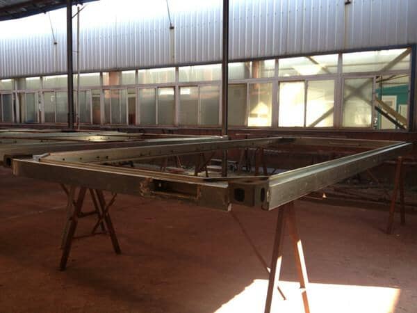 顶部框架航空插座电源进线口设计图