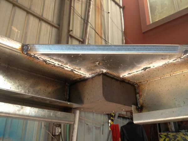 箱房顶部三角钢板焊接设计图