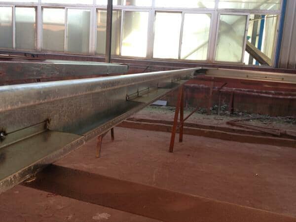 内顶部框架搭接彩钢板设计图