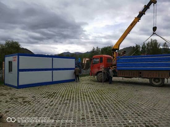 折叠箱房吊装卸车图