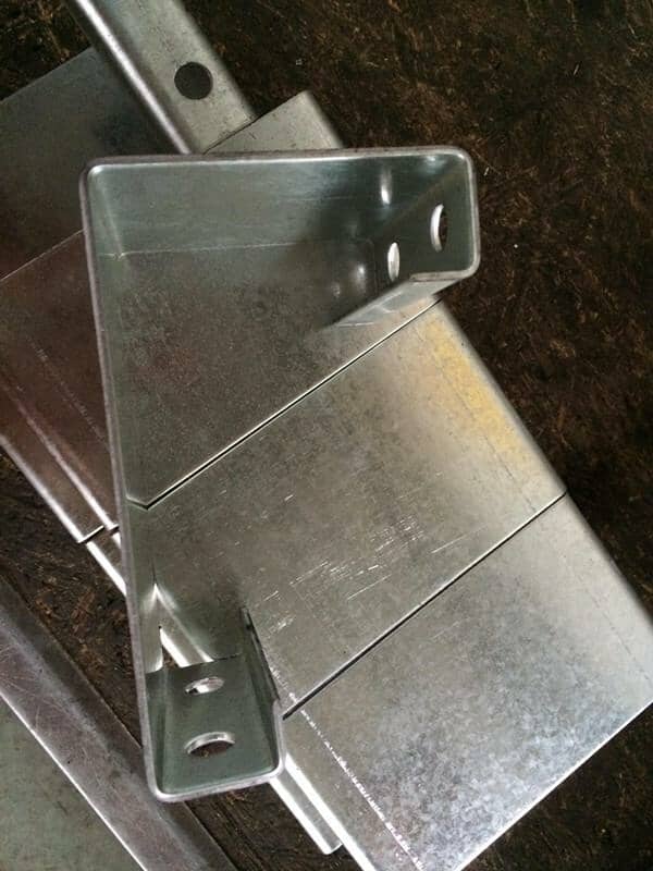 箱房底部角柱连接钢板设计图