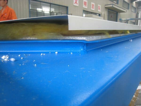 打包箱房顶部安装保温夹芯板设计图