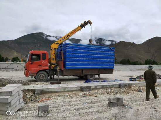 一辆6米的货车一次性可以运输6个折叠集装箱活动房图