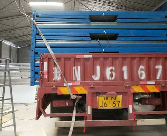 装好车的4个折叠箱房图