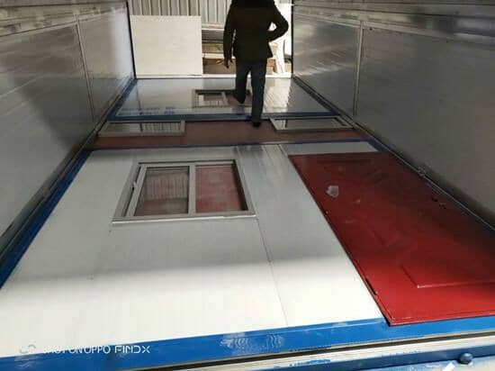 折叠集装箱活动房3米开窗开门面折叠放倒图