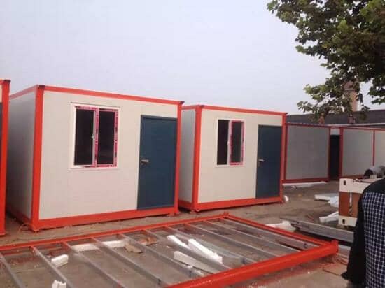 住人集装箱标配为正面一个门与一个窗