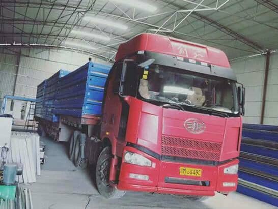 17.5米大货车一次性可以装车运输21个折叠集装箱活动房图