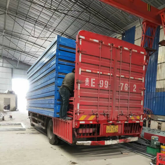 折叠集装箱活动房装车中