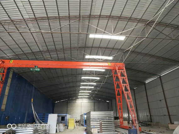 工厂圆弧形彩钢大棚图