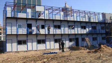 安装三层活动房现场图