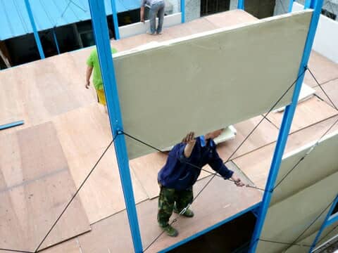 活动板房安装每格彩钢夹心板图