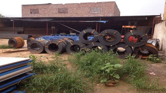 黑色圆卷C型钢带钢图