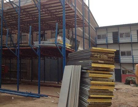 三层防火岩棉活动房组装现场图