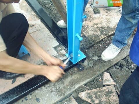 活动板房立柱与地梁螺栓连接图