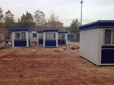 小型彩钢活动房即可以当做门卫保安用房也可以当做宿舍来用