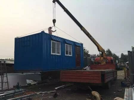 铁板集装箱活动房吊装图片