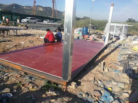 安装在集装箱活动房上面的玻镁地板图