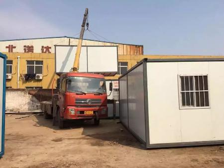 集装箱房屋现场吊装图