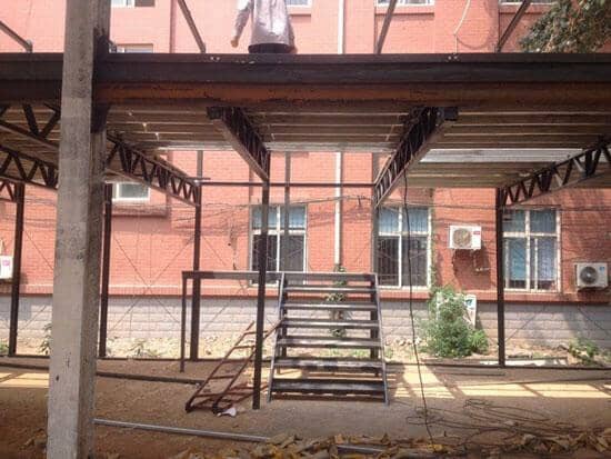 二层转弯式活动房楼梯图片大全