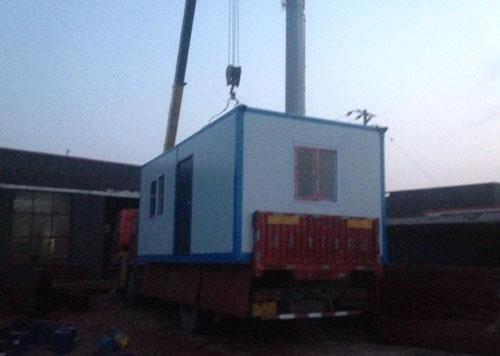 寒风中集装箱活动房更保暖