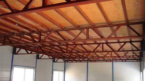 一楼的顶，二楼的脚下选用多层木地板，厚度在15mm以上