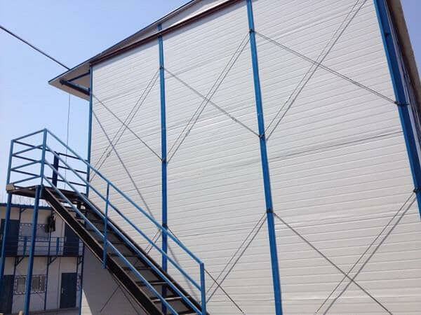 临时活动房搭起受灾群众的安心小屋