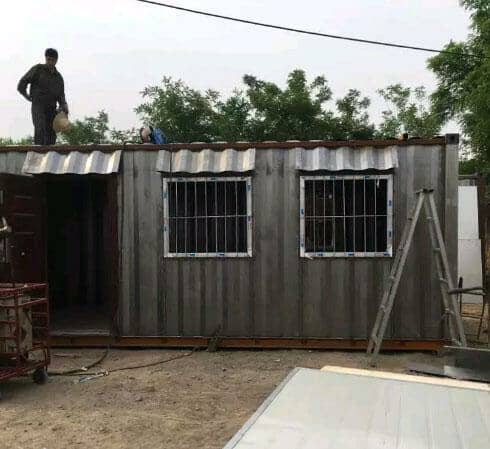 集装箱活动房外面为1mm的瓦楞钢板图