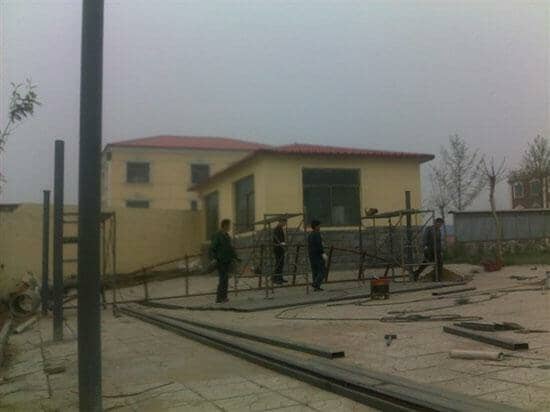 立柱为圆柱钢材，直径为12cm