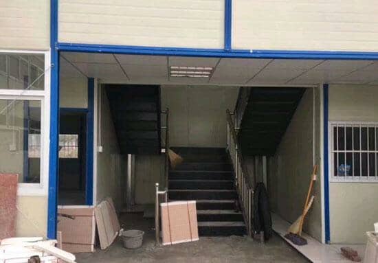 活动板房正面双开大门图