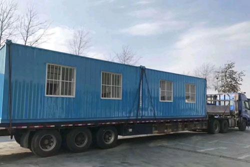 集装箱是挡风的小屋图