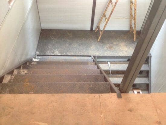 转弯式活动房楼梯室内图