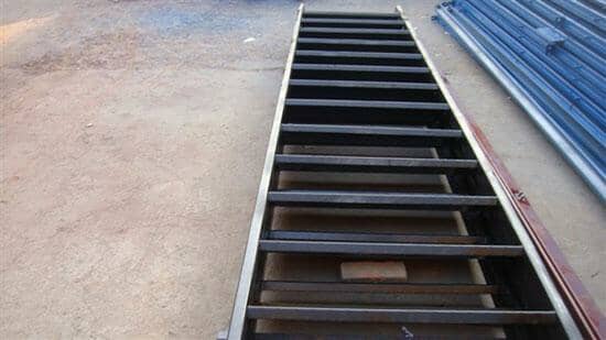 二层直通式活动板房楼梯图片大全