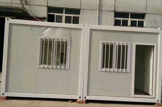 每个箱房标配为一个门，两个窗户