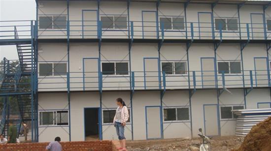 山墙楼梯为4部转弯型小楼梯组合而成