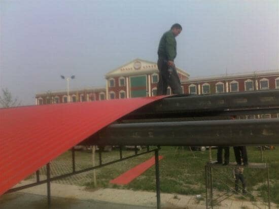 拉萨当雄县弧形彩钢车棚图片案例