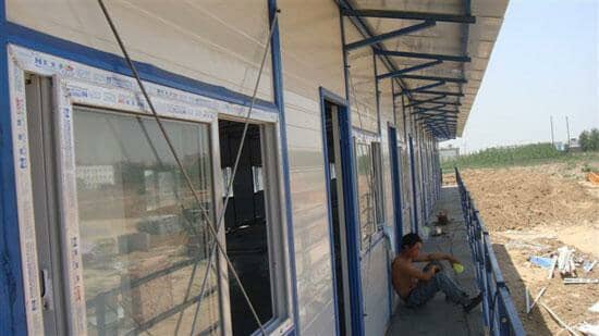 彩钢板房走廊图