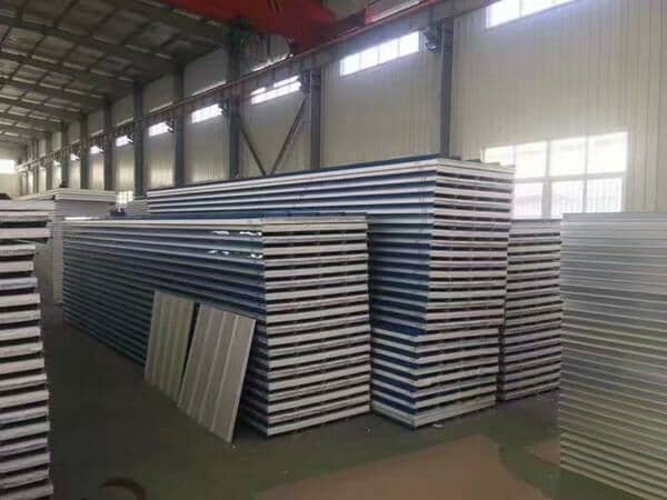 彩钢板中间为什么要有夹层呢