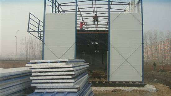 安装夹心彩钢板