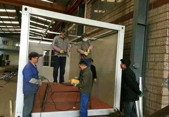 底部与顶部通过4个立柱加以螺栓组合而成