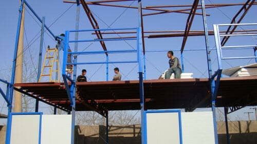 安装彩钢板使用橫拼接法