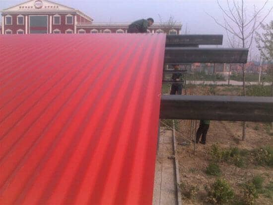 拉萨当雄县弧形彩钢车棚图片案例