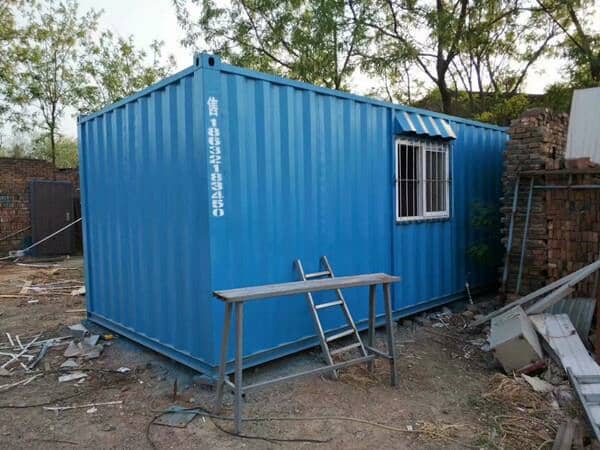 集装箱活动房变身城市公厕