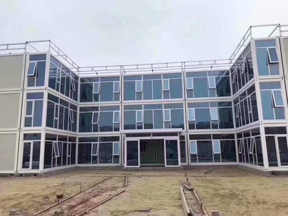 集装箱活动房变身大型购物场所