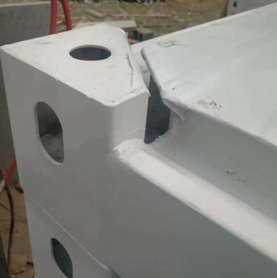 打包箱房顶部角件排水处图