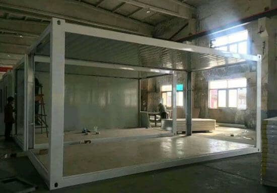 吊件为烤漆白色多孔吊件，每个吊件可以吊起1吨左右的重量