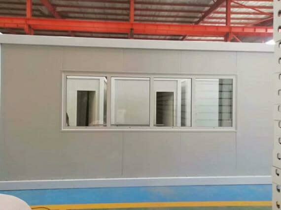 集装箱活动房变身公路冷饮摊