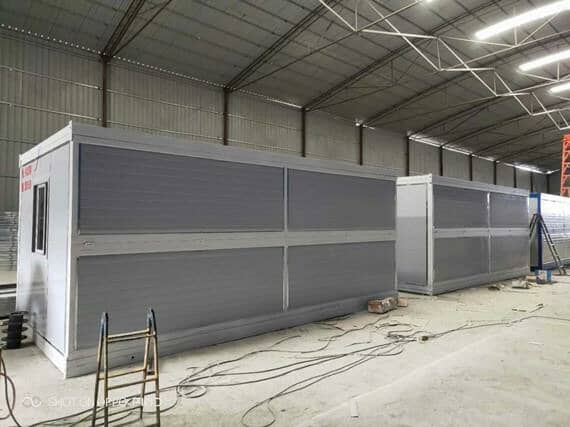 集装箱与隐居的小屋